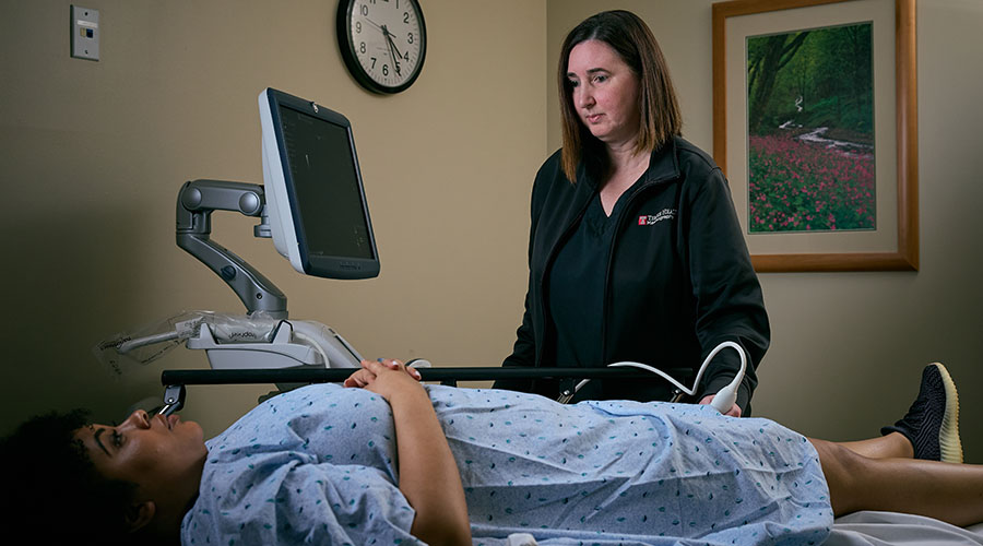 Temple OBGYN examining patient