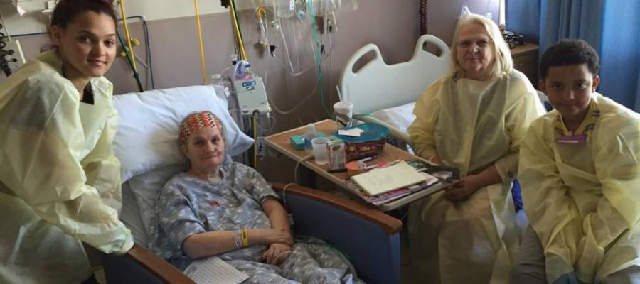 Temple patient Lisa with her family in the hospital