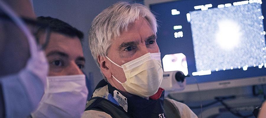 Dr Gerard Criner performing lung procedure