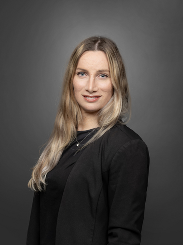 Christa Lewis headshot