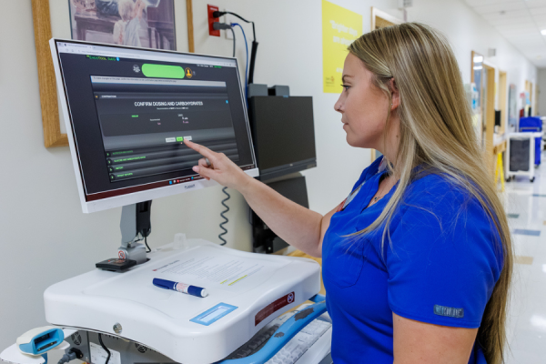 A Temple Health team member uses the EndoTool Sub-Q (SQ) predictive software system.