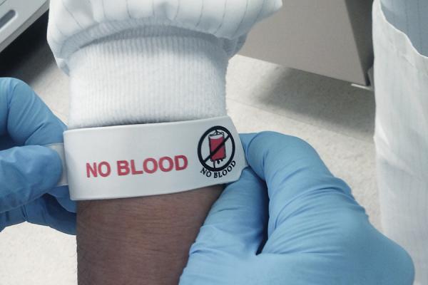 No blood wristband on patient