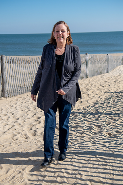 Lung Center patient Stacy on the beach 
